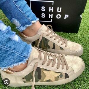 ShuShop “Paula” camo star sneakers